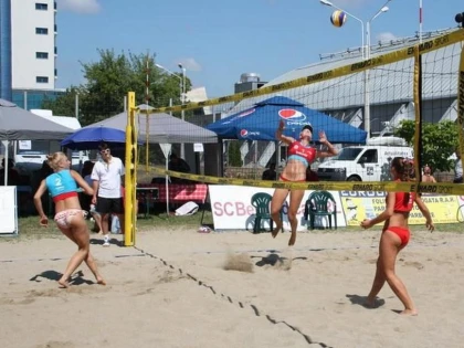 Finale universitare, la Arad, de beach-volley şi baschet