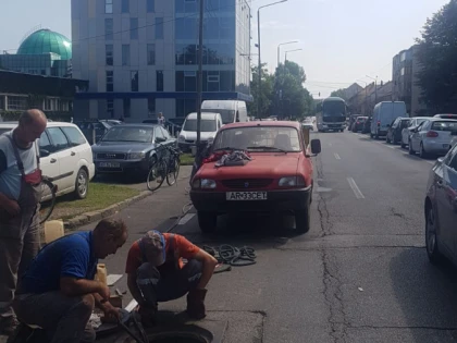 Firma care execută lucrări la canalizare, amendată pentru blocarea traficului