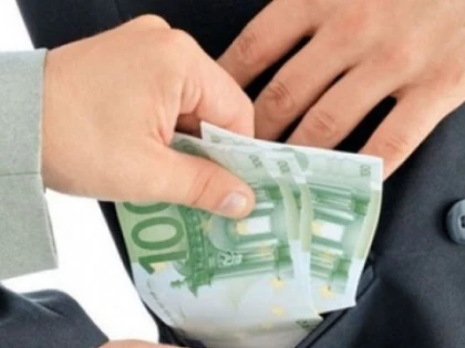 FLAGRANT DE LUARE DE MITA IN SEDIUL UNIVERSITATII DE VEST DIN TIMISOARA