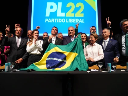 Flávio Bolsonaro și Lula se vor confrunta în turul al doilea al alegerilor prezidențiale din Brazilia