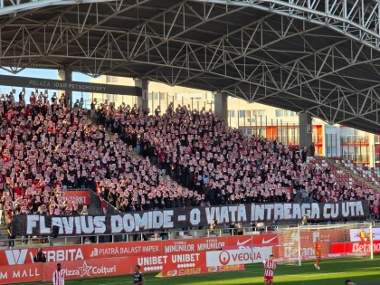 Flavius Domide, omagiat de un stadion întreg, în minutul 10 al meciului UTA-Oțelul