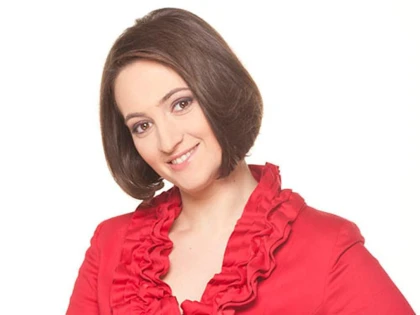 FOSTA PREZENTATOARE MADALINA PUSCALAU SE PREGATESTE SA DEVINA PILOT DE AVIOANE!