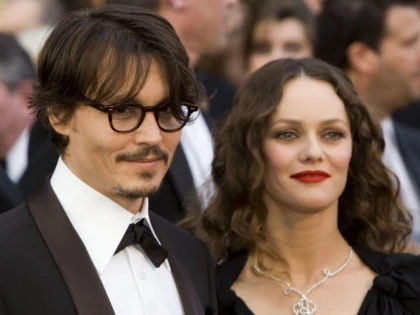 FOSTA SOŢIE, VANESSA PARADIS, ÎI IA APĂRAREA LUI JOHNNY DEPP