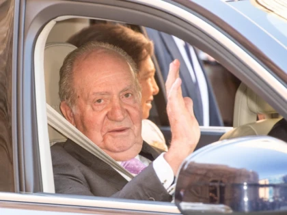 Fostul rege Juan Carlos, fugit în exil de frica procurorilor, revine în Spania pentru prima oară în 2 ani
