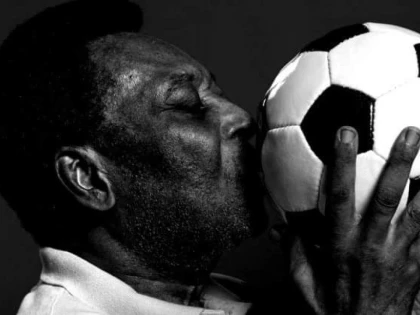 Fotbalul mondial este în doliu! Legendarul Pele s-a stins la 82 de ani