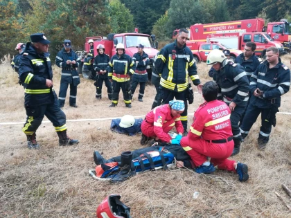 (FOTO) 30 de pompieri arădeni au participat la cel mai mare exercițiu de intervenție la incendii de pădure organizat în România