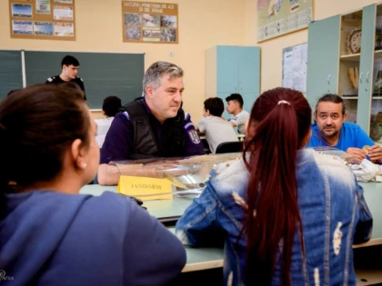 (FOTO) Activitate inedită de orientare profesională pentru elevii Școlii Gimnaziale "Iosif Moldovan" din Arad