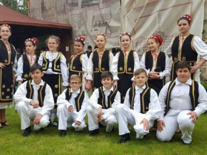 (FOTO) "Așa-i jocul pe la noi!". Cântec, joc și voie bună la Festivalul Internațional de Folclor de la Arad