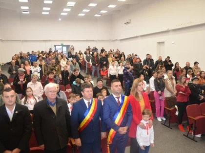 (FOTO) Căminul Cultural din Buteni a fost inaugurat de Ziua Națională a României