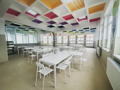 (FOTO) Cantina școlară Ineu, modernizată de Asociația Cetatea Voluntarilor