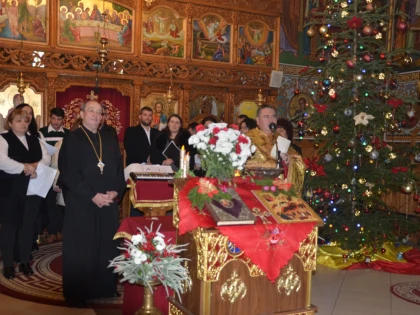 (FOTO) Colinde și credință în prima duminică după Nașterea Domnului, la Sebiș