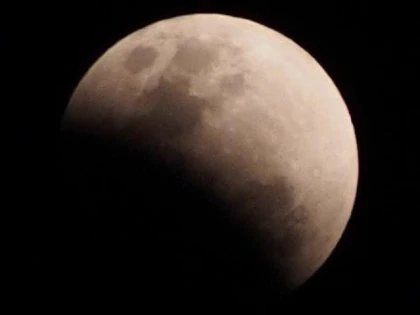 (FOTO) Eclipsa parțială de Lună văzută de la Arad