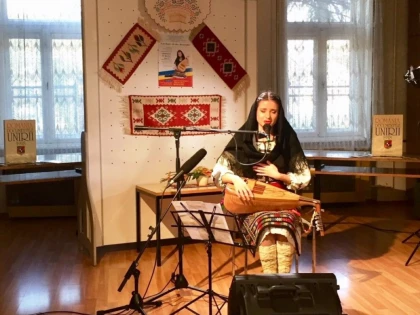 (FOTO) ”Ești floare de dor, Basarabie!”. Marcarea Centenarului Unirii Basarabiei cu România, la Gyula