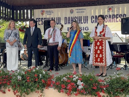 (FOTO) Festivalul Dansului Călușeresc a adunat sute de participanți la Bocsig
