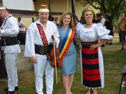 (FOTO) Festivalul Dansului Călușeresc, în ziua de Rusalii, la Bocsig