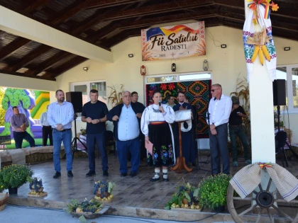 (FOTO) Fiii satului Rădești – 200 de ani pe vatra actuală și 100 de ani de la construirea bisericii