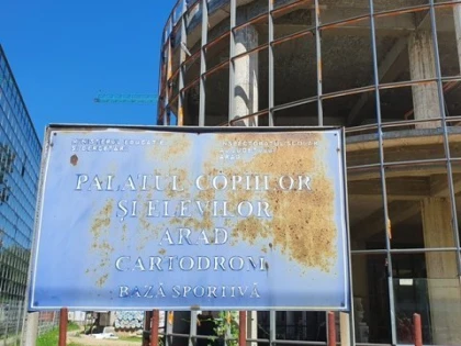 (FOTO) Finalizarea Palatului Copiilor, încă o păcăleală marca Falcă. Pe șantier bate vântul