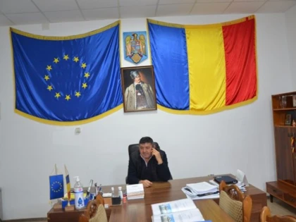 (FOTO) Gheorghe Dărău, primarul comunei Hălmagiu: Modernizăm străzile și iluminatul public din comună