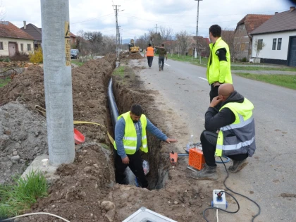 (FOTO) Gospodarii din Sebiș sunt pe teren, în interesul comunității