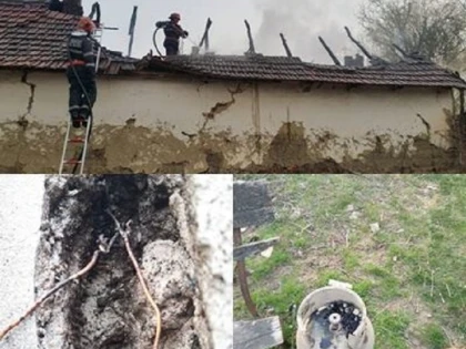 (FOTO) Imaginile inconștienței. Casă din Grăniceri, făcută scrum din cauza unor improvizații electrice