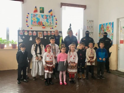 (FOTO) Inspectoratul de Poliţie Judeţean Arad a primit colindători
