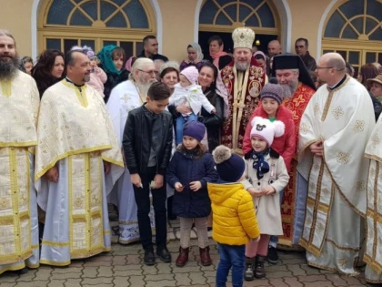 (FOTO) Liturghie arhierească la Mănăstirea Feredeu, în Duminica Înfricoșătoarei Judecăți și a Lăsatului sec de carne
