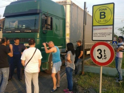 (FOTO) Locuitorii cartierului Gai sunt disperați de nepăsarea administrației