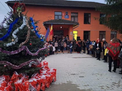 (FOTO) Magia colindelor, la Școala Gimnazială Vârfurile