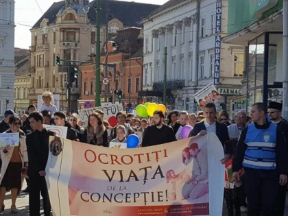 (FOTO) Marșul pentru viață 2017 a scos din casă peste 1000 de arădeni
