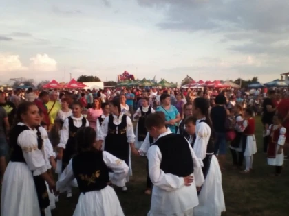 (FOTO) Mii de persoane au participat la Sărbătoarea comunei Felnac