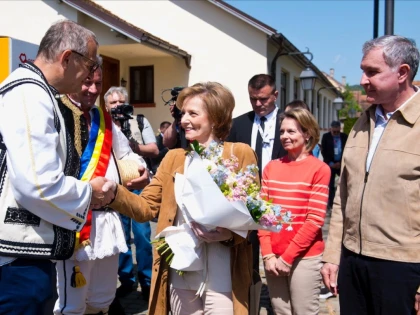 (FOTO) Mii de vizitatori au participat la prima zi a târgului "Suflet de România" de la Săvârșin