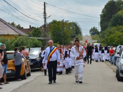(FOTO) O nouă ediție de succes a festivalului „Flori de Sânziene“ de la Bârsa