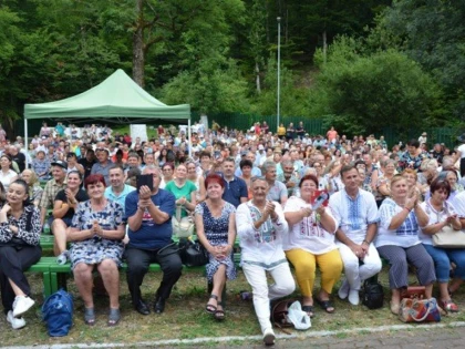 (FOTO) Parada clătitelor a adus peste 15.000 de turiști în stațiunea Moneasa