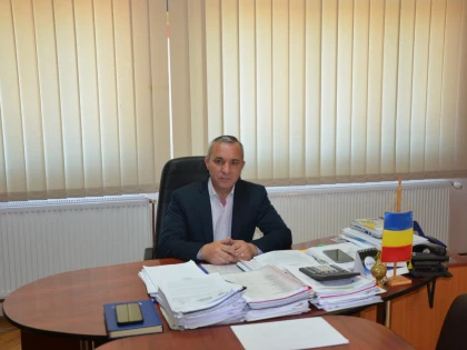 (FOTO) Primarul Sorin Ioan Dănilă: „Canalizarea și gazul sunt prioritățile comunei Apateu”