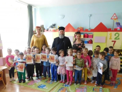 (FOTO) PROGRAM EDUCATIV RELIGIOS LA GRĂDINIȚA „FURNICUȚA“ DIN ARAD