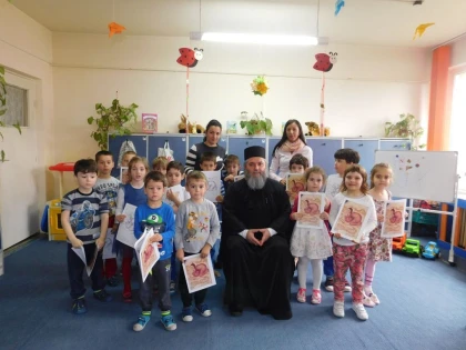 (FOTO) PROGRAM EDUCATIV-RELIGIOS LA GRĂDINIȚA „PITICOT“