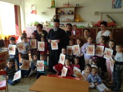 (FOTO) PROGRAM EDUCATIV-RELIGIOS LA GRĂDINIŢELE DIN ARAD