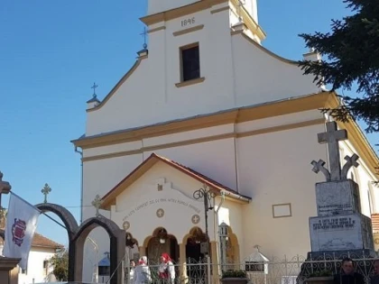 (FOTO) Sărbătoare în comunitatea din Dieci. Biserica a fost târnosită