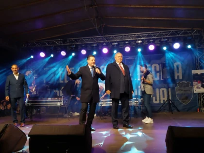 (FOTO) Sărbătoarea orașului Pecica a strâns mii de persoane, în Piața Regele Mihai I