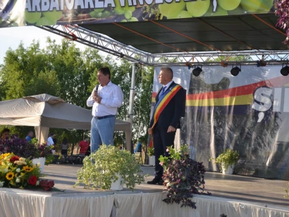 (FOTO) Sărbătoarea Vinului de la Șiria a ajuns la ediția a XIII-a