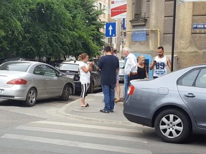 (FOTO) Șeful Universității "Vasile Goldiș", Aurel Ardelean, implicat într-un accident rutier