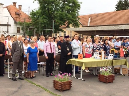 (FOTO) Serbări de rămas bun la școlile din Micherechi şi Gyula – Ungaria