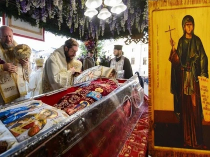 (FOTO) Sfânta Cuvioasă Parascheva, între cer și pământ împreună cu pelerinii