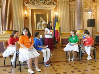 (FOTO) SPECTACOL CARITABIL PENTRU COPIII CU DIZABILITĂȚI