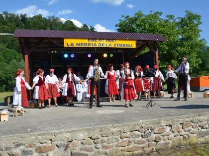 (FOTO) Sute de participanți au sărbătorit Nedeia de la Zimbru într-un cadru de poveste
