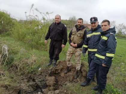 (FOTO) Un proiectil exploziv a fost distrus la marginea localității Târnova