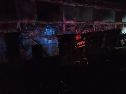 (FOTO) Un tren Regio a ars, în această dimineață, între localitățile Sântana și Zimand