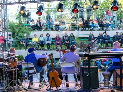 (FOTO) World Music Festival 2025: Două seri de neuitat, în Parcul Eminescu din Arad