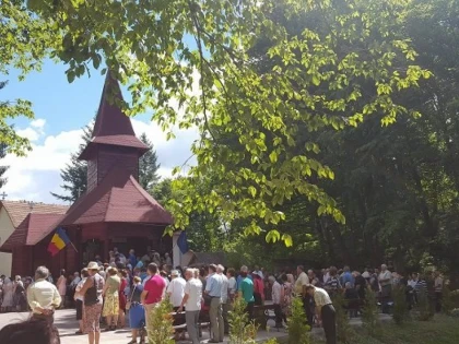 (FOTO) Zi de mare bucurie duhovnicească la Schitul Moneasa