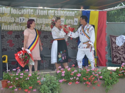 (FOTO+VIDEO) Tradiția merge mai departe: Festivalul „Flori de Sânziene” la Bârsa, ediția a XVII-a